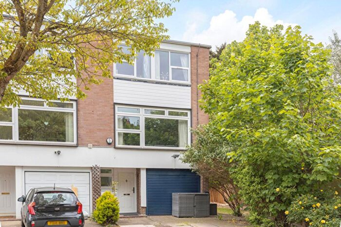 4 Bedroom End Of Terrace House For Sale In Montpelier Road, London, W5