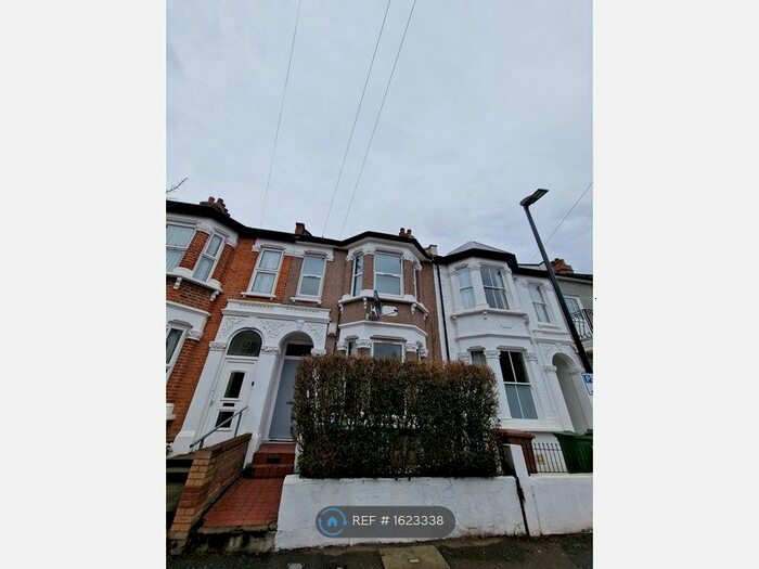 2 Bedroom Flat To Rent In First Avenue, London, E17