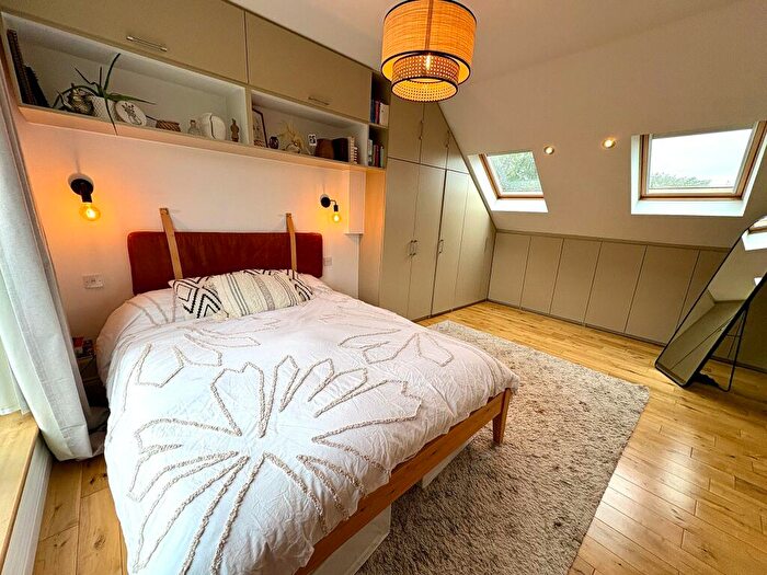 3 Bedroom End Of Terrace House For Sale In Buck Lane, London, NW9