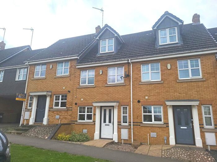 3 Bedroom Terraced House To Rent In Windsor Road, Rushden, NN10