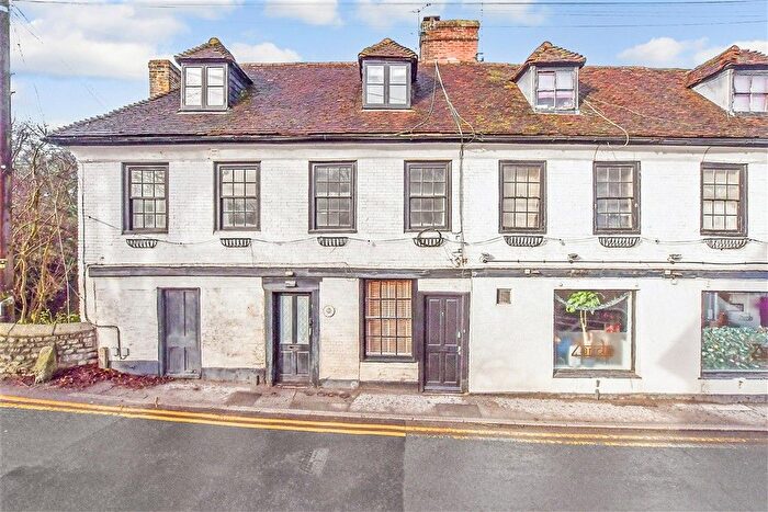 1 Bedroom Flat For Sale In High Street, Yalding, Maidstone, Kent, ME18