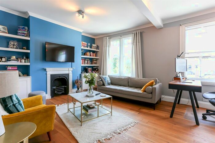 2 Bedroom Flat To Rent In Percy Road, London, W12