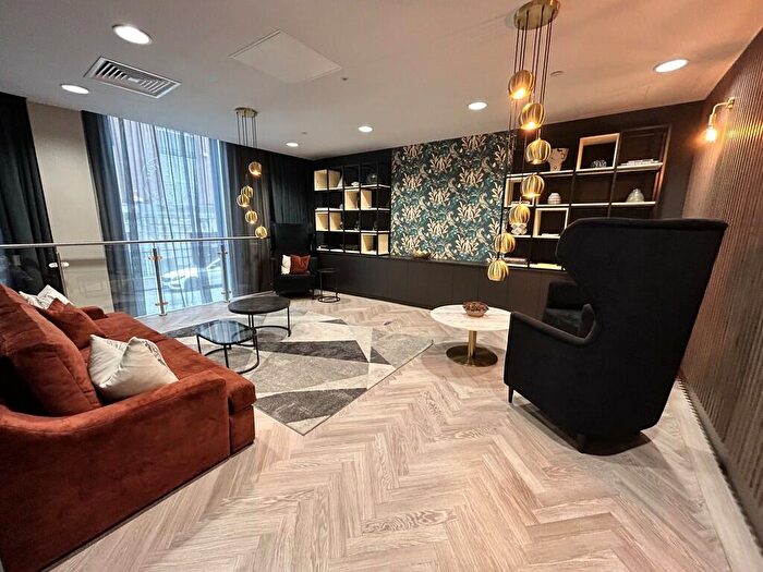 2 Bedroom Apartment To Rent In Landrow Place, Lionel Street, Birmingham, B3