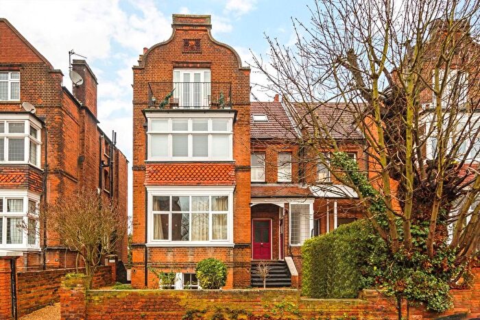 2 Bedroom Flat To Rent In Cadogan Road, Surbiton, KT6