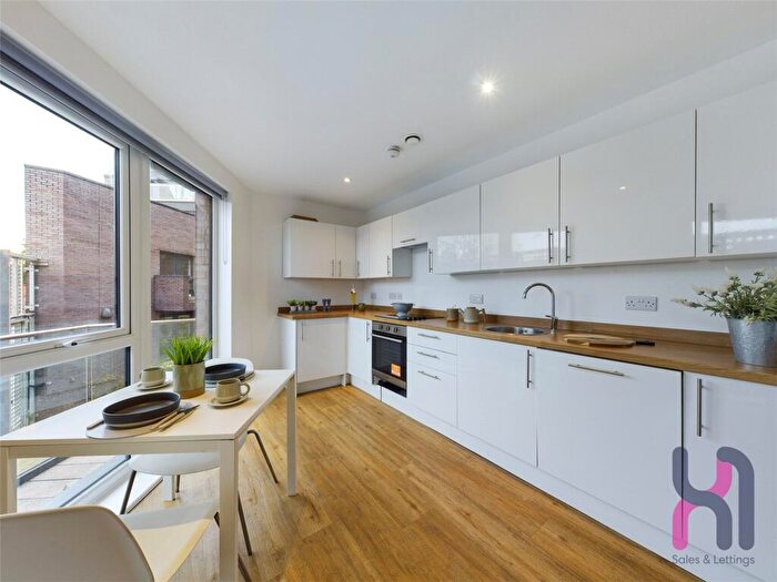 2 Bedroom Flat For Sale In The Plaza, Advent Way, Ancoats, Manchester, M4
