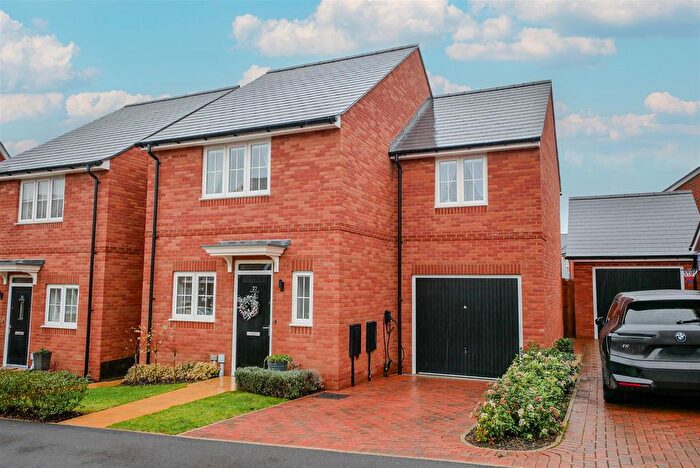 3 Bedroom Detached House For Sale In Hither Derhams, Benson, OX10