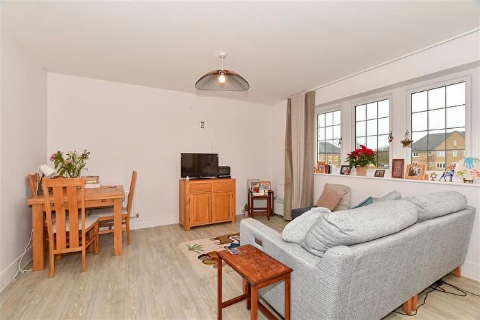 2 Bedroom Flat For Sale In Tilney Drive, Horsham, West Sussex, RH12