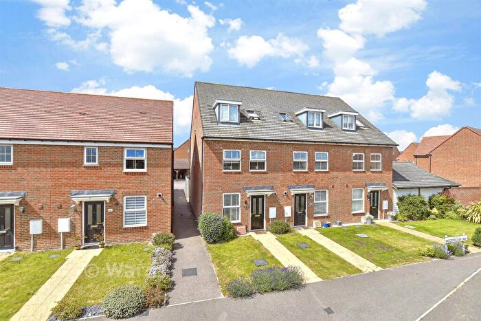 4 Bedroom Town House For Sale In Woodpecker Way, Hythe, Kent, CT21