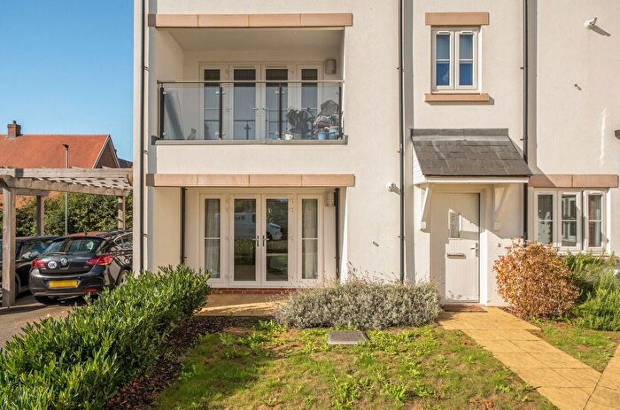 2 Bedroom Flat For Sale In Linnet Lane, Hailsham, BN27