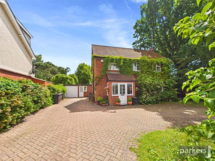 4 Bedroom Detached House For Sale In London Road, Twyford, Reading, Berkshire, RG10