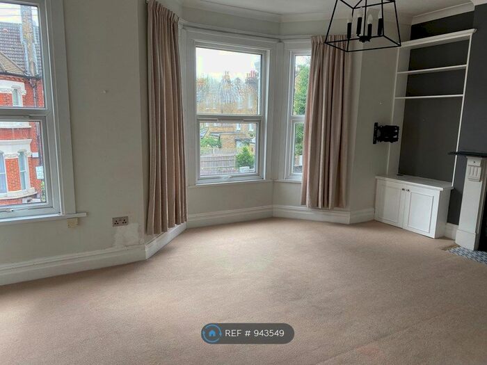 3 Bedroom Flat To Rent In Trefoil Road, London, SW18