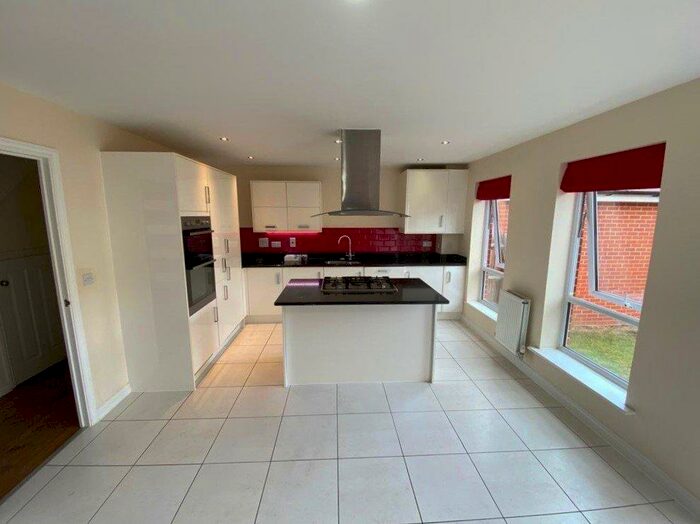 4 Bedroom Detached House To Rent In Hunter Way, Bracknell, Berkshire, RG12