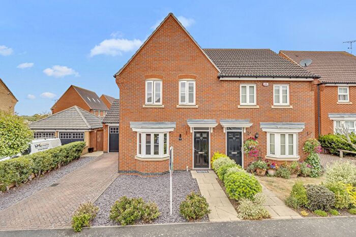 3 Bedroom Semi Detached House For Sale In Litten Close, Collier Row, RM5