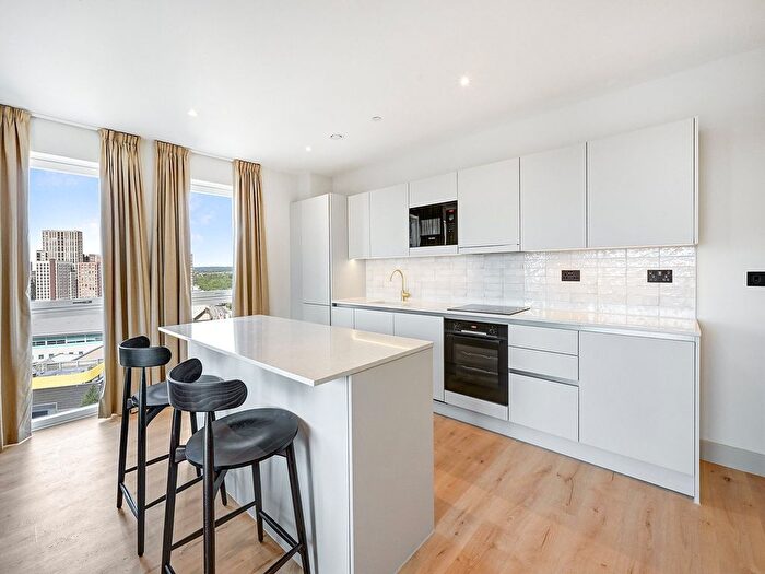3 Bedroom Flat To Rent In Draycote, Caversham Rd, NW9