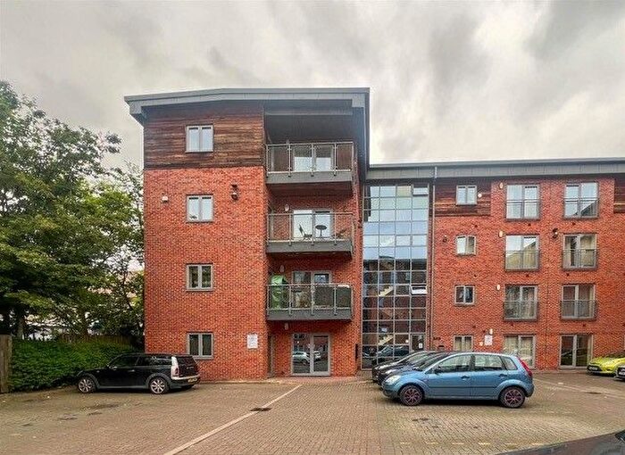 2 Bedroom Flat To Rent In Ings Road, Wakefield, WF1