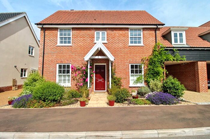 4 Bedroom Link Detached House For Sale In Eccles Way, Holt, Norfolk, NR25