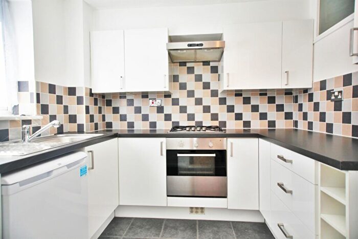 2 Bedroom Flat To Rent In Poplar Grove, New Southgate, N11