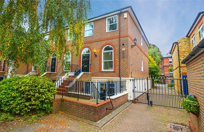 3 Bedroom Property To Rent In King George Square, Richmond, TW10