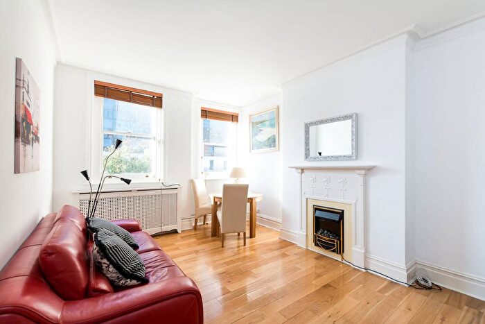 2 Bedroom Flat To Rent In Vauxhall Bridge Road, Pimlico, London, SW1V
