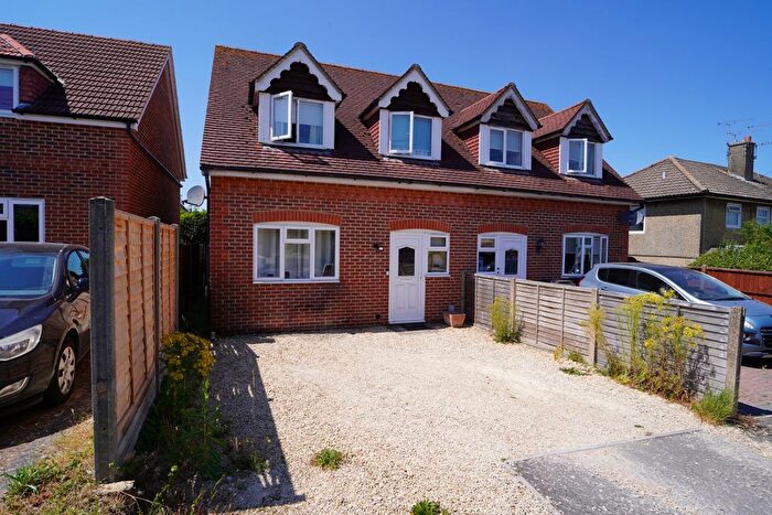 3 Bedroom Semi-Detached House For Sale In Turnpike Road, Highworth, SN6