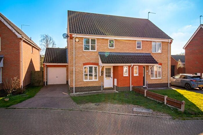 3 Bedroom Semi Detached House For Sale In Copplestone Close, Worlingham, Beccles, NR34