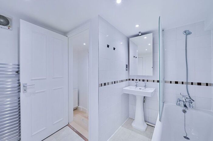 1 Bedroom Flat For Sale In Wilfred Street, Westminster, London, SW1E