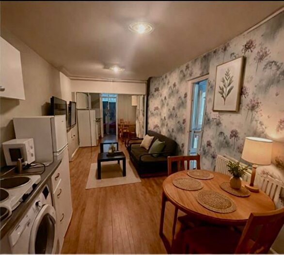 Studio To Rent In Heronsforde, London, W13