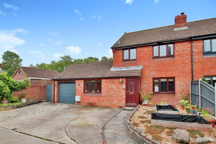 3 Bedroom Semi-Detached House To Rent In Westminster Gardens, Fareham, PO14