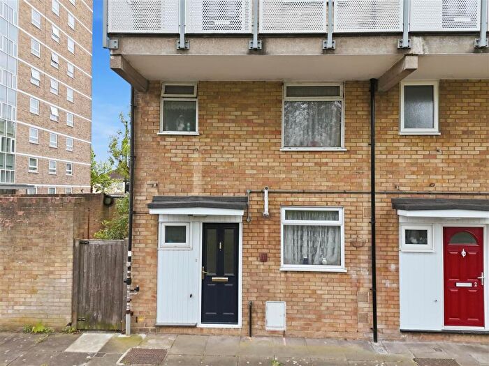 3 Bedroom Flat For Sale In Alderney House, Eastfield Road, Enfield, EN3