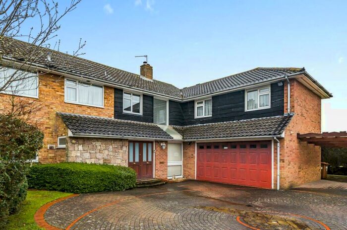 5 Bedroom Detached House To Rent In Little Heath, Potters Bar, EN6