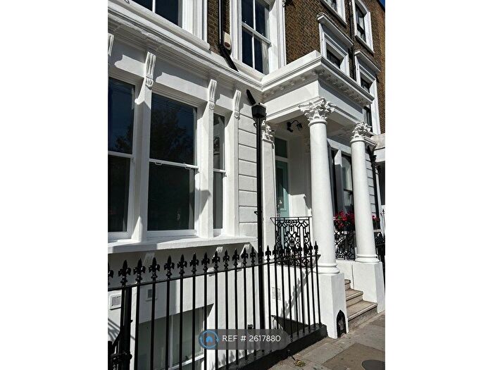 3 Bedroom Maisonette To Rent In St. Pauls Road, London, N1