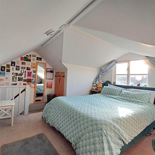 1 Bedroom Semi Detached House To Rent In Wells Rd, BS4