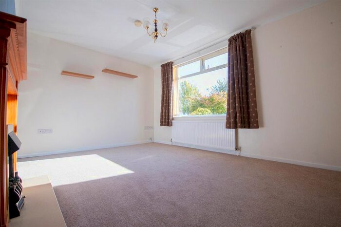 1 Bedroom Flat To Rent In Ground Floor Flat, Leven Road, York, YO24