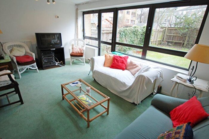 3 Bedroom Flat To Rent In Queens Drive, Manor House, N4