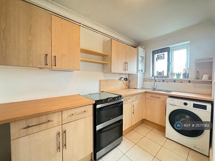 2 Bedroom Flat To Rent In Romford Road, London, E12