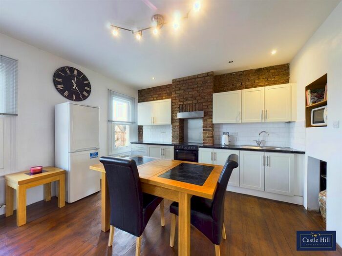 2 Bedroom Flat To Rent In The Avenue, London, W13