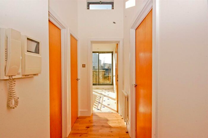 1 Bedroom Flat To Rent In Thrawl Street, Spitalfields, E1