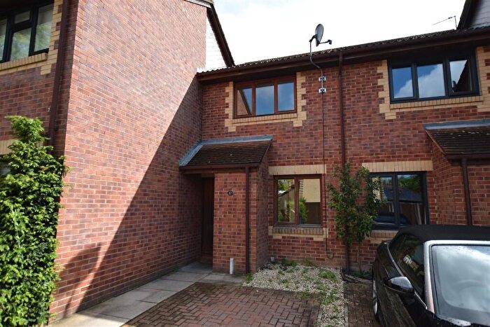 2 Bedroom Terraced House To Rent In Canons Close, Reigate, Surrey, RH2