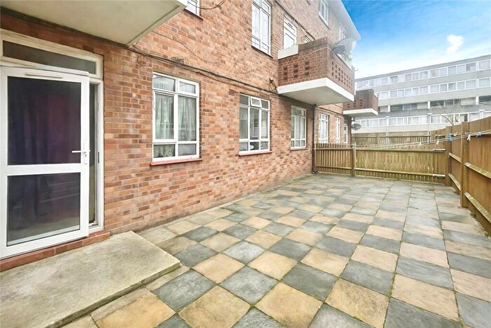 2 Bedroom Flat For Sale In Beaconsfield Road, London, SE17
