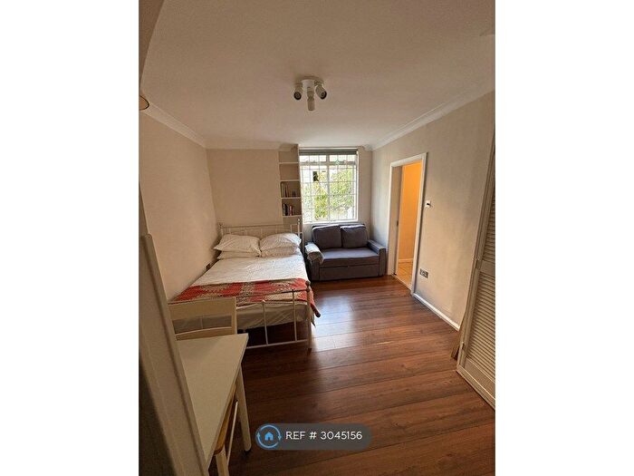 Studio To Rent In Westbourne Gardens, London, W2
