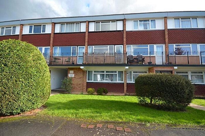 2 Bedroom Maisonette To Rent In Briarleas Gardens, Upminster, Essex, RM14