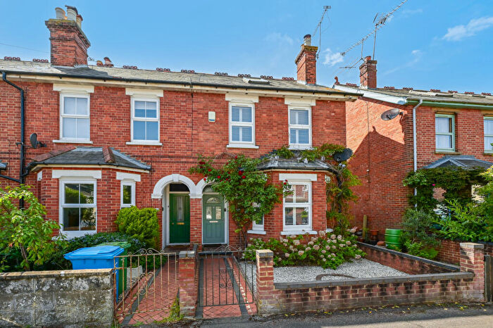 3 Bedroom Semi Detached House For Sale In York Road, Farnborough, GU14