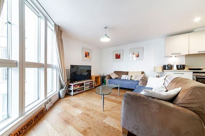 2 Bedroom Flat For Sale In Water Gardens Square, London, SE16
