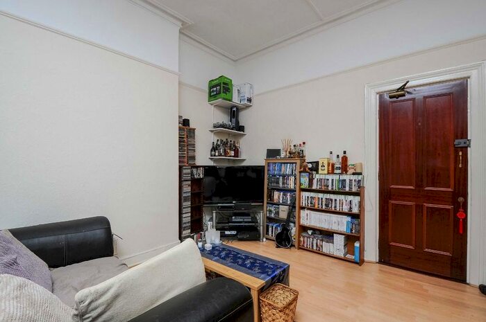 Studio To Rent In Sistova Road, London, SW12