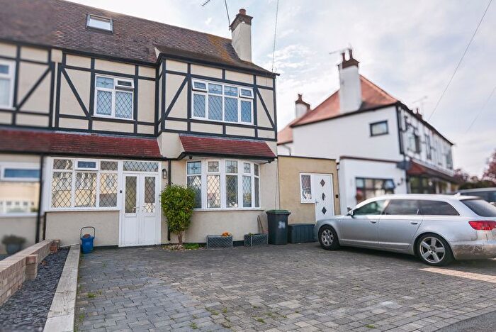 3 Bedroom Semi-Detached House To Rent In Mayfield Avenue, Southend-On-Sea, SS2