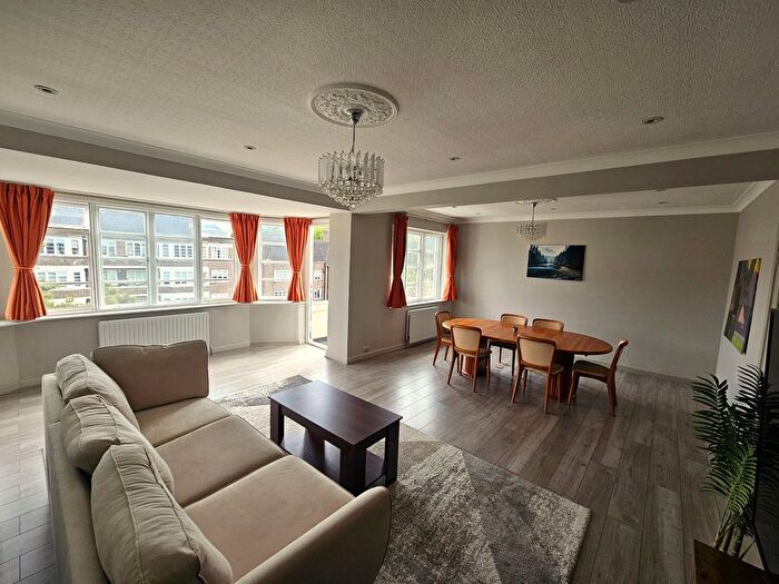3 Bedroom Flat For Sale In Putney Heath, Putney, London, SW15