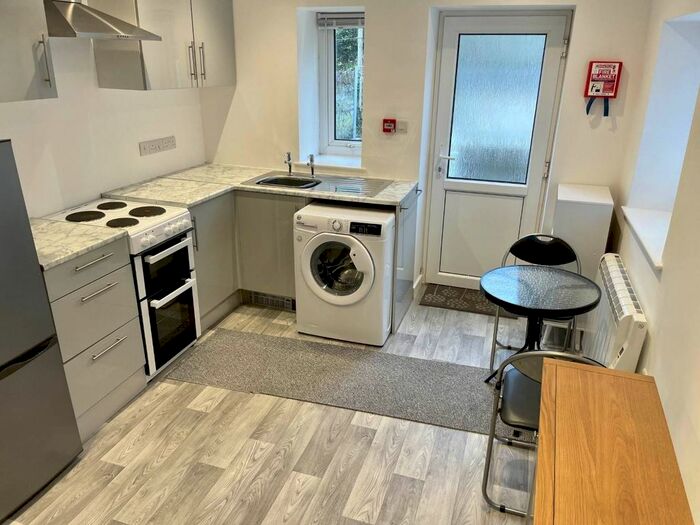 1 Bedroom Flat To Rent In Brooklands Terrace, Ffynone, Uplands, Swansea, SA1