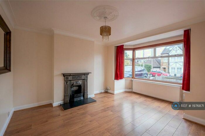 3 Bedroom End Of Terrace House To Rent In Church Road, Buckhurst Hill, IG9