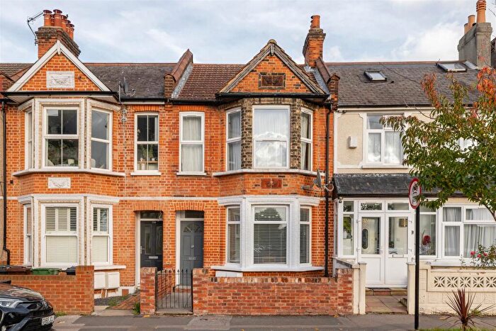 2 Bedroom Flat For Sale In Erskine Road, Walthamstow, E17