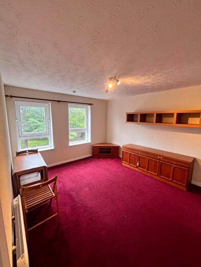 2 Bedroom Flat To Rent In Restalrig Drive, Edinburgh, EH7